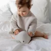 Peluche à bruit blanc Mody (gris)  – Flow Amsterdam
